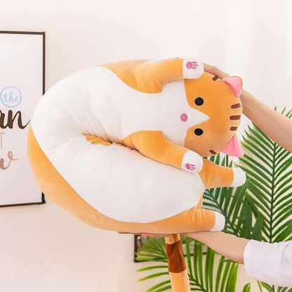 Dollcini Otthon Hosszú Plüss Cica – 60 cm, Több színben
